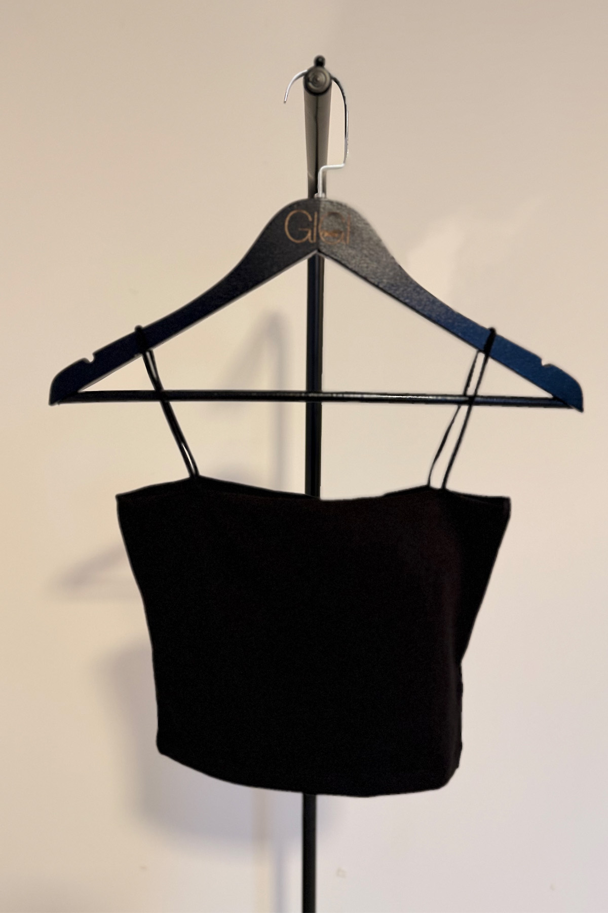 İp Askılı Elit Triko Siyah Crop Top İp Askılı Elit Siyah Crop Top - Görsel 1