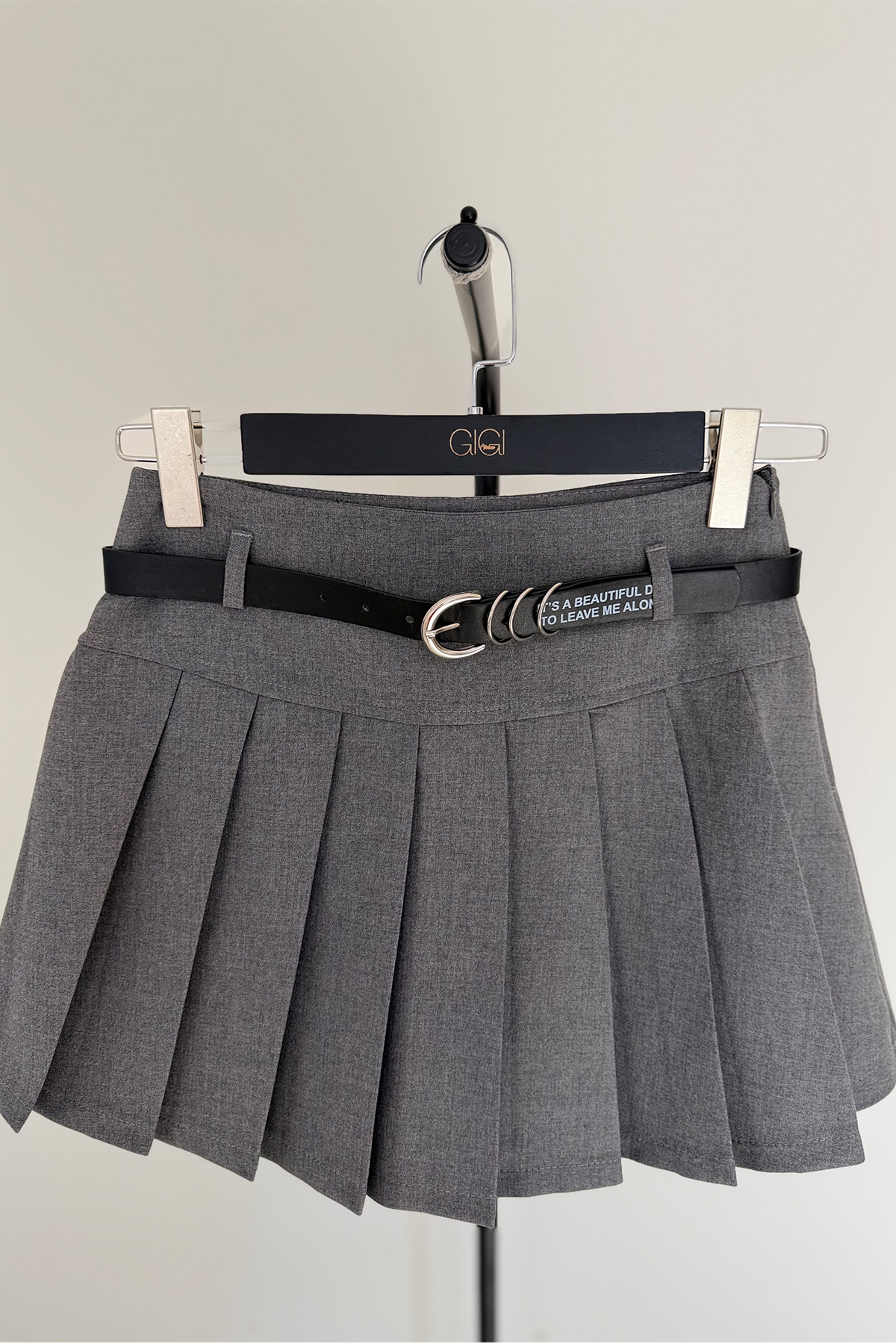 Kemerli Gri Şort Etek Premium Kemer Detaylı Gri Şort Etek - Görsel 1