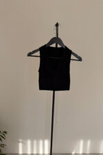 V Yaka Siyah Crop Top