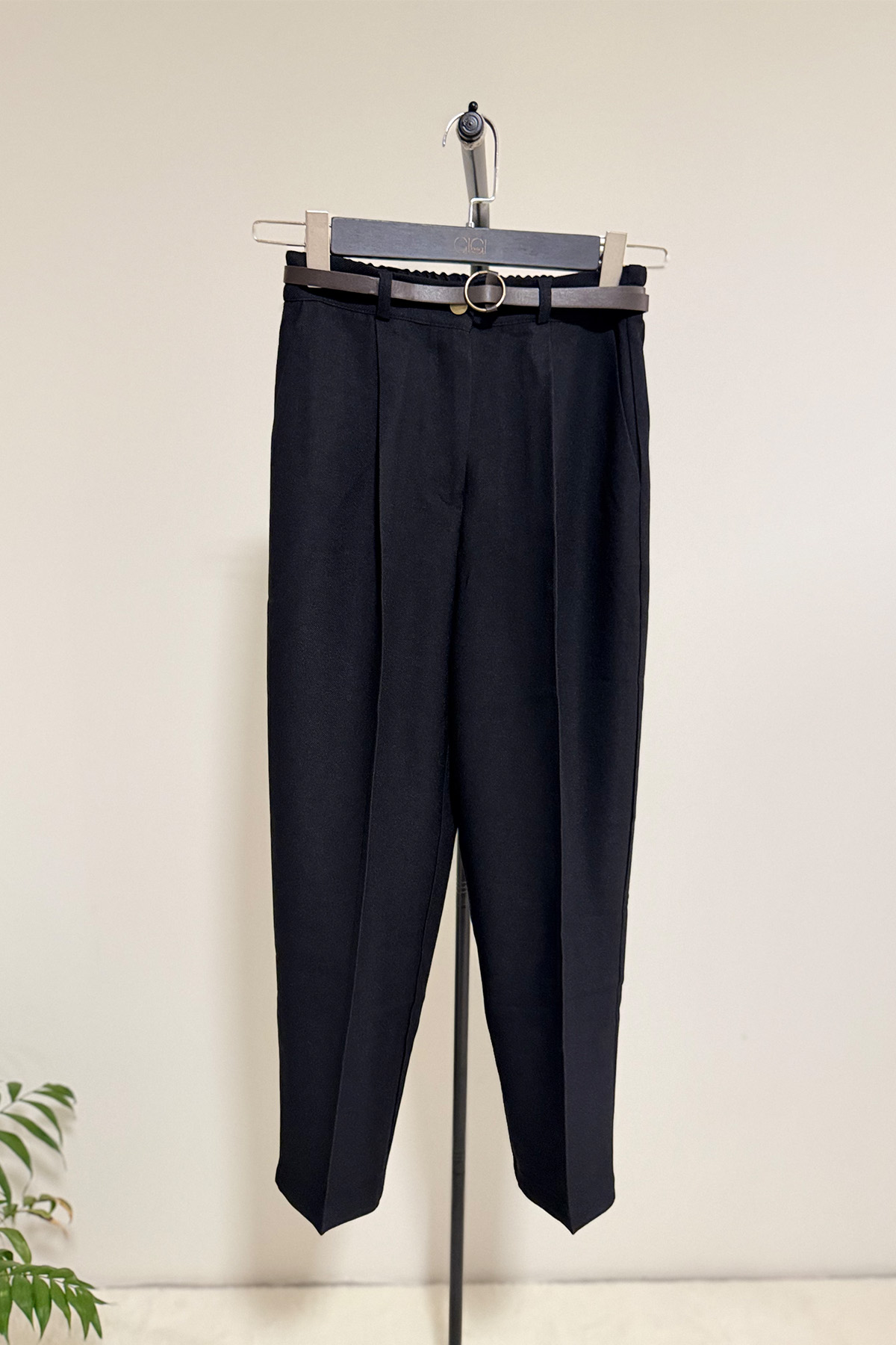 Kemerli Siyah Havuç Pantolon Kemerli Siyah Havuç Pantolon - Görsel 1